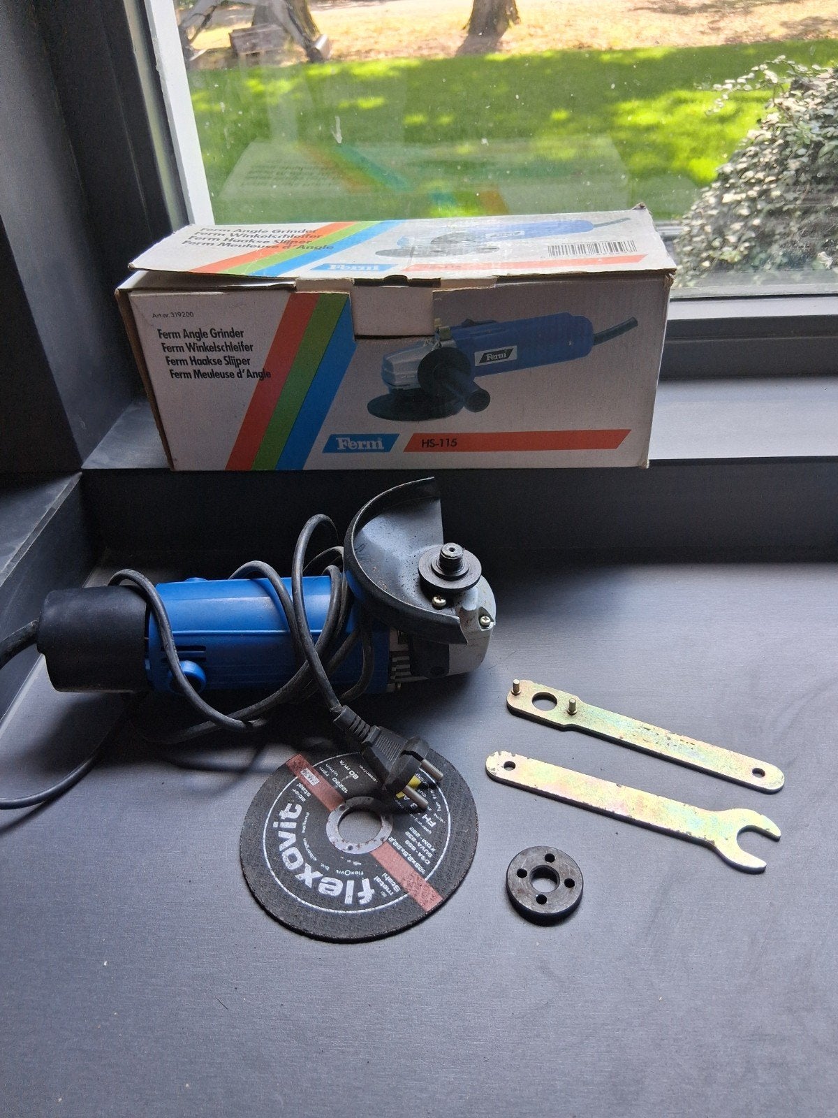 Ferm HS-115 blauwe haakse slijper (slijptol), Ophalen of Verzenden, Minder dan 700 watt, Haakse handslijpmachine
