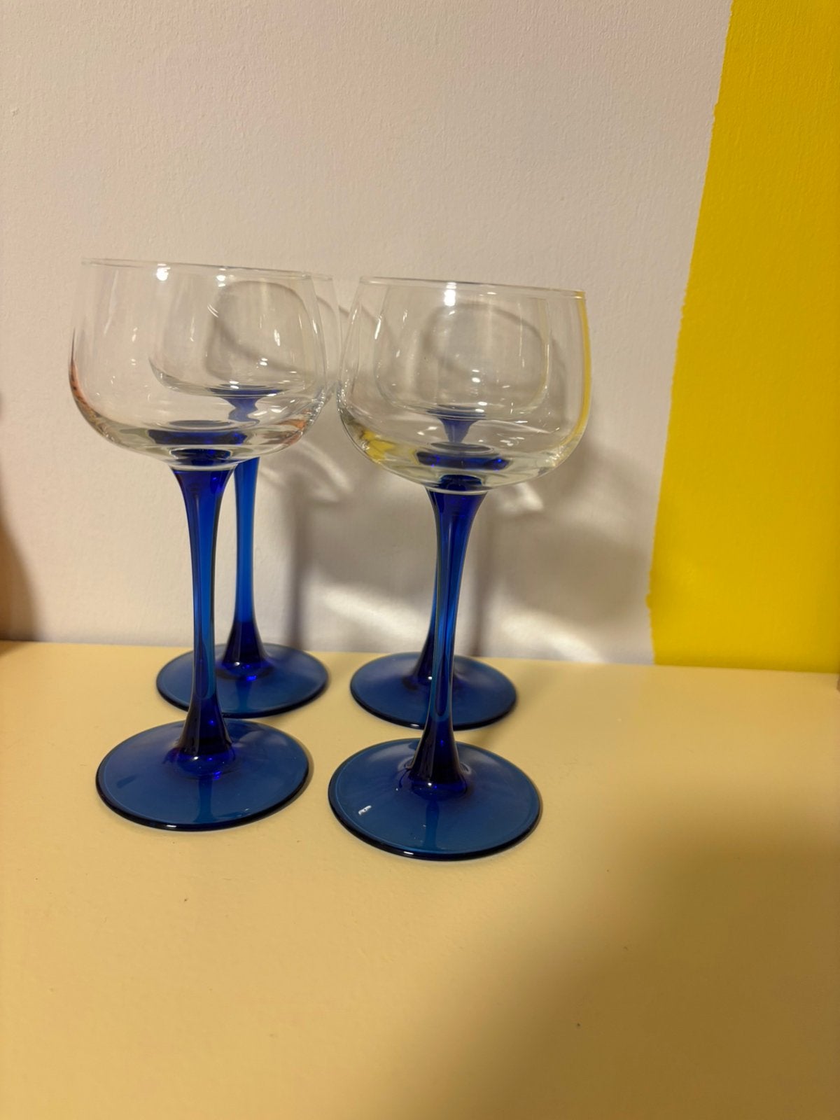 Luminarc frans blauwe vintage wijnglazen set van vier, Ophalen of Verzenden, Zo goed als nieuw, Overige typen