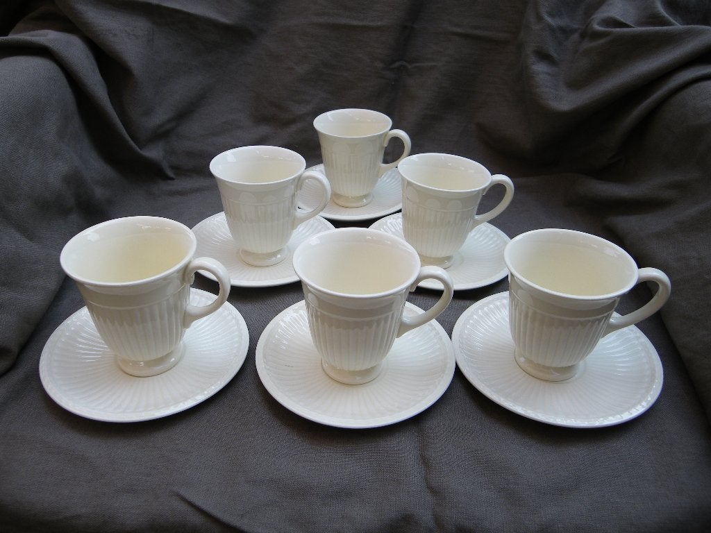 Wedgwood EDME 6 puntgave koffie kop en schotels voor € 18,00, Klassiek, Ophalen of Verzenden, Zo goed als nieuw, Kop(pen) en/of Schotel(s)