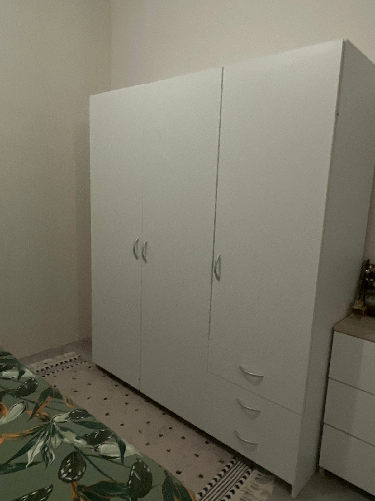 Witte kledingkast met schuifdeuren en lades, 100 tot 150 cm, 200 cm of meer, Ophalen of Verzenden, Zo goed als nieuw