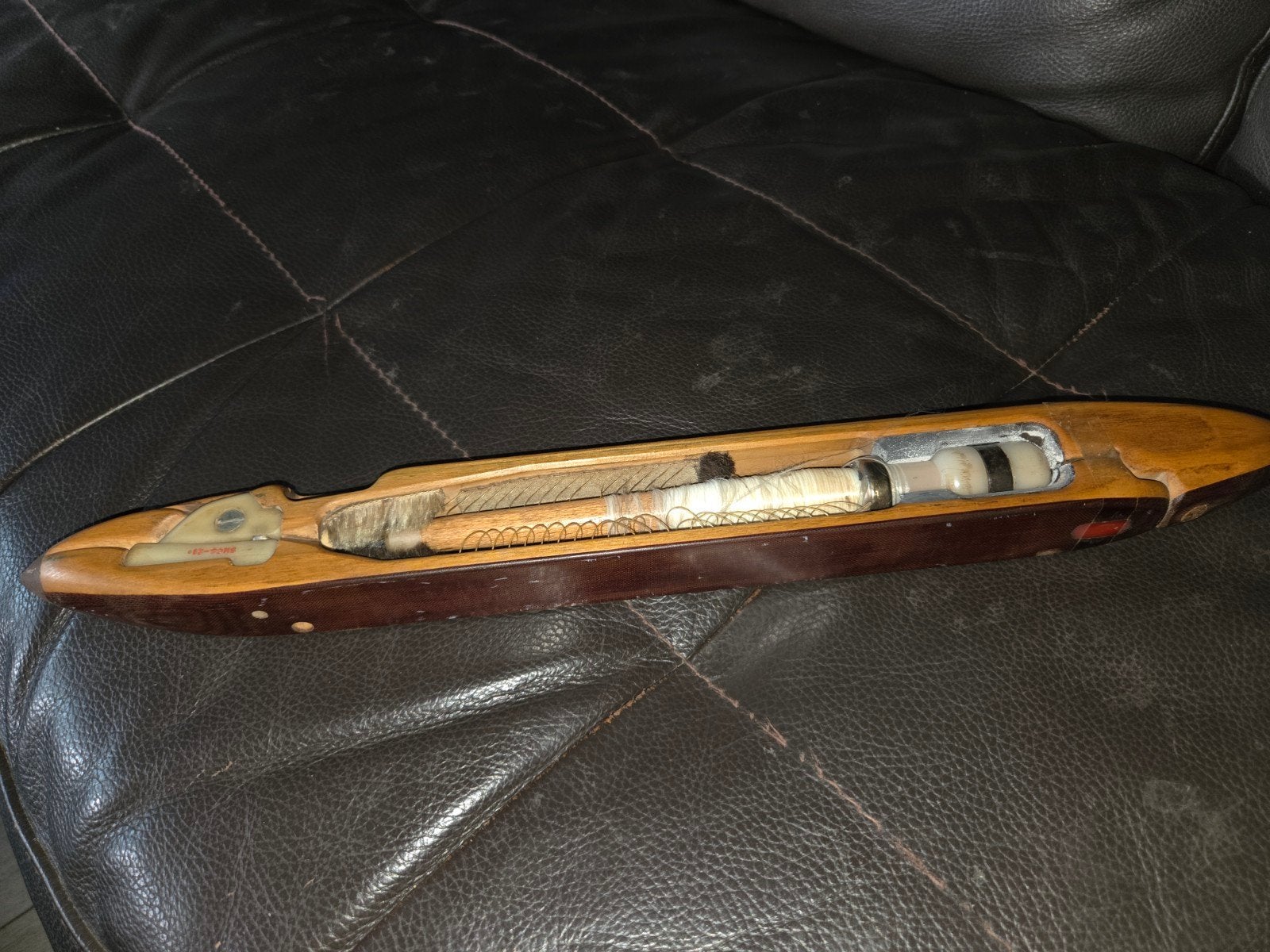 Vintage houten schietspoel met garen - Decoratie, Ophalen, Gebruikt, Overige typen