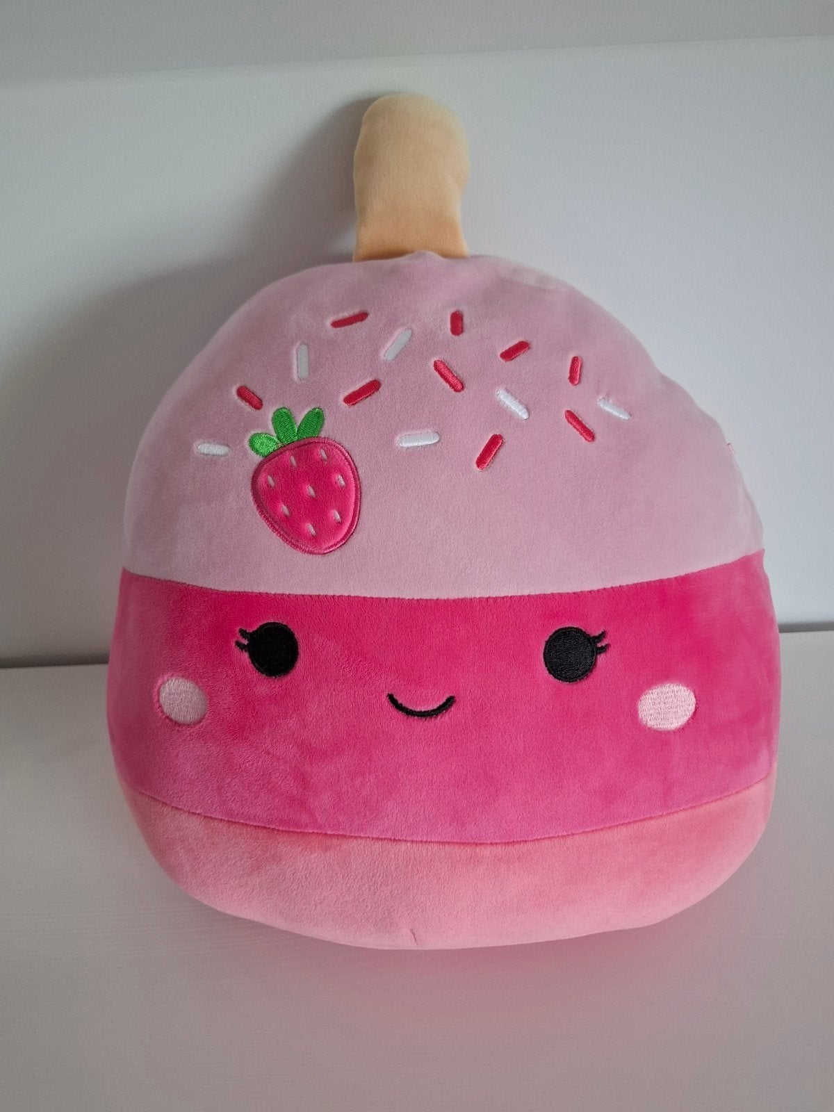 NIEUW SQUISHMALLOW knuffel plusche 30 cm AARDBEI CAKEY, Overige typen, Nieuw, Ophalen of Verzenden, Middelgroot (20 tot 80 cm)
