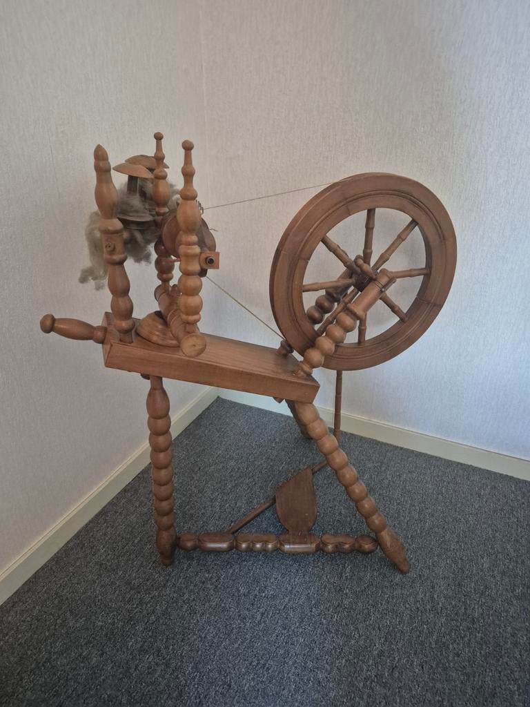 Antiek Spinnewiel - Decoratief en Functioneel, Ophalen, Gebruikt, Spinnewiel