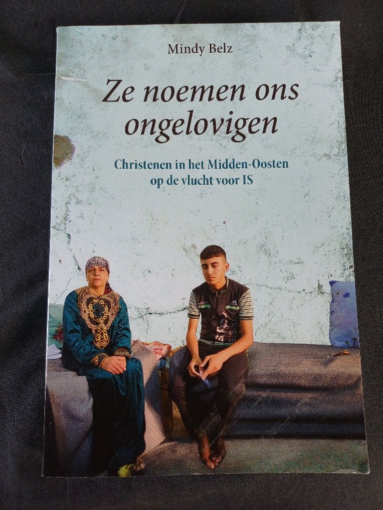 Boek: Ze noemen ons ongelovigen- goede staat, Christendom | Katholiek, Ophalen of Verzenden, Zo goed als nieuw, Mindy Belz