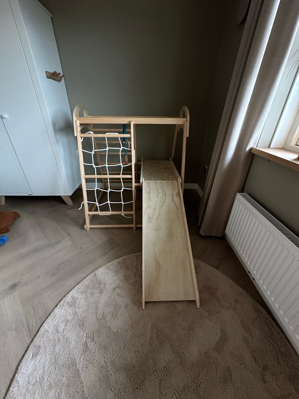 Houten Klimrek met Glijbaan en Klimnet - Zo goed als nieuw, Kinderen en Baby's, Speelgoed | Houten speelgoed, Ophalen, Zo goed als nieuw