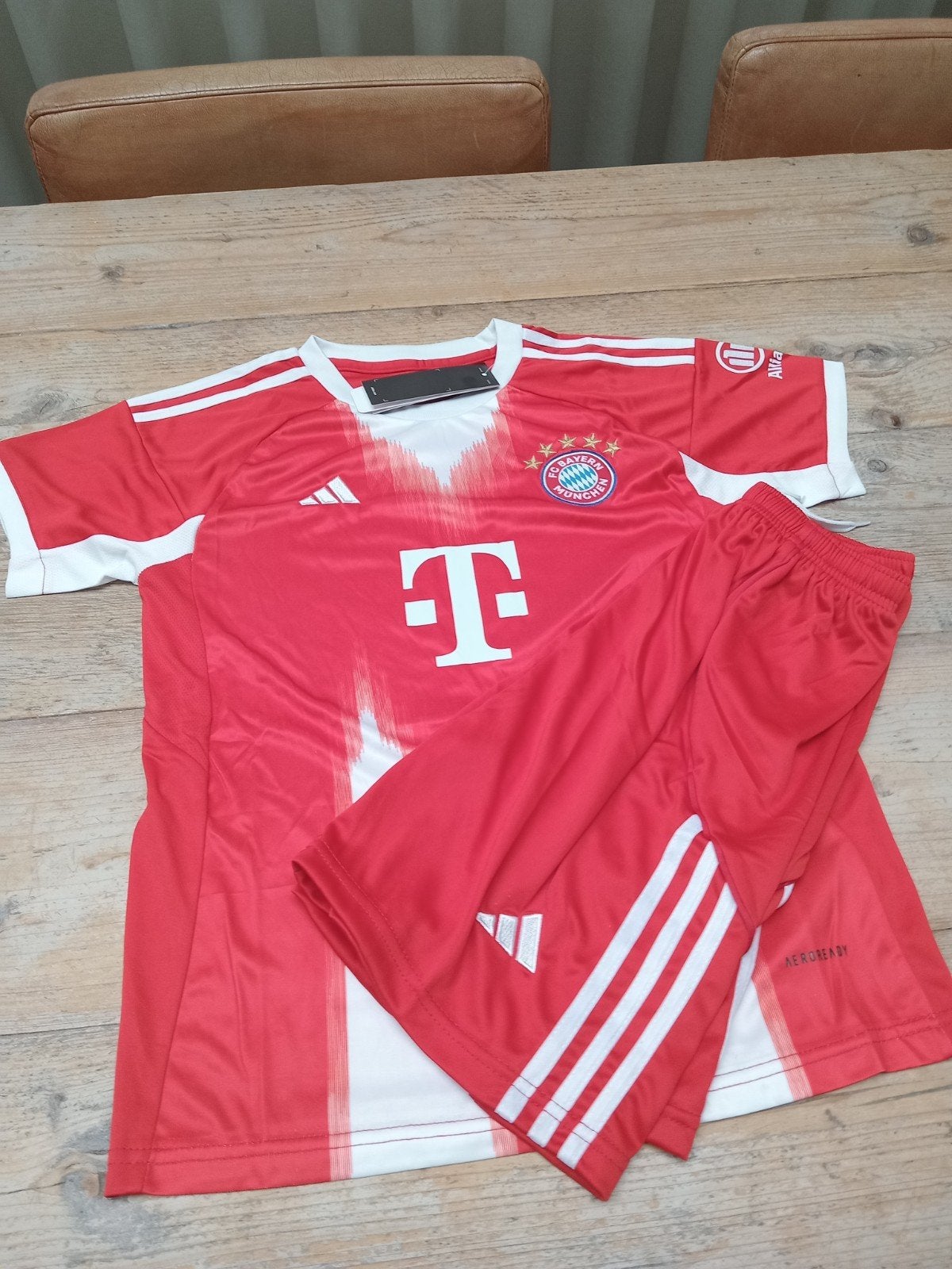 Bayern München tenue maat 122-128 nieuw in verpakking, Maat S, Ophalen of Verzenden, Nieuw, Set