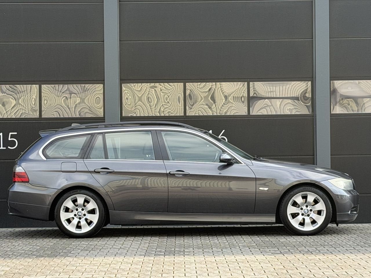 BMW 3-serie 325i Pano Navi Clima PDC (bj 2005, automaat), Automaat, 2497 cc, Xenon verlichting, 218 pk