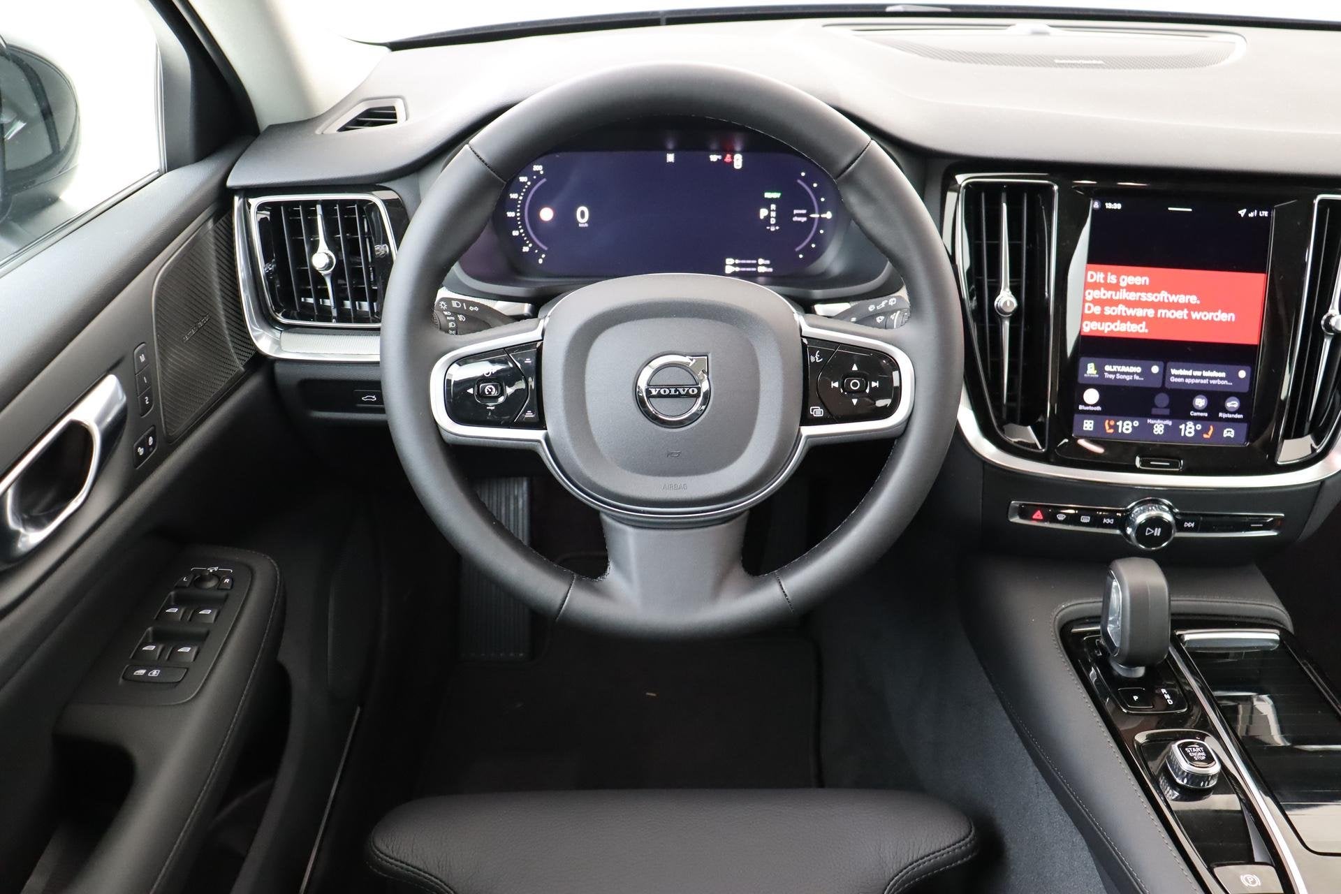 Volvo V60 T8 PLUG-IN HYBRID AWD PLUS PERFORMANCE ED. DARK -H, Automaat, 12 maanden, Euro 6, 4 cilinders