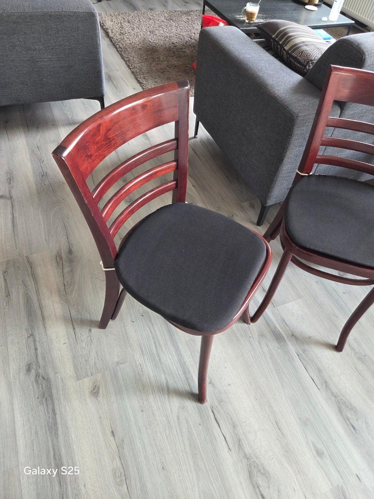 4 Café stoelen met kussentjes, Huis en Inrichting, Stoelen, Ophalen, Café, Bruin, Zo goed als nieuw
