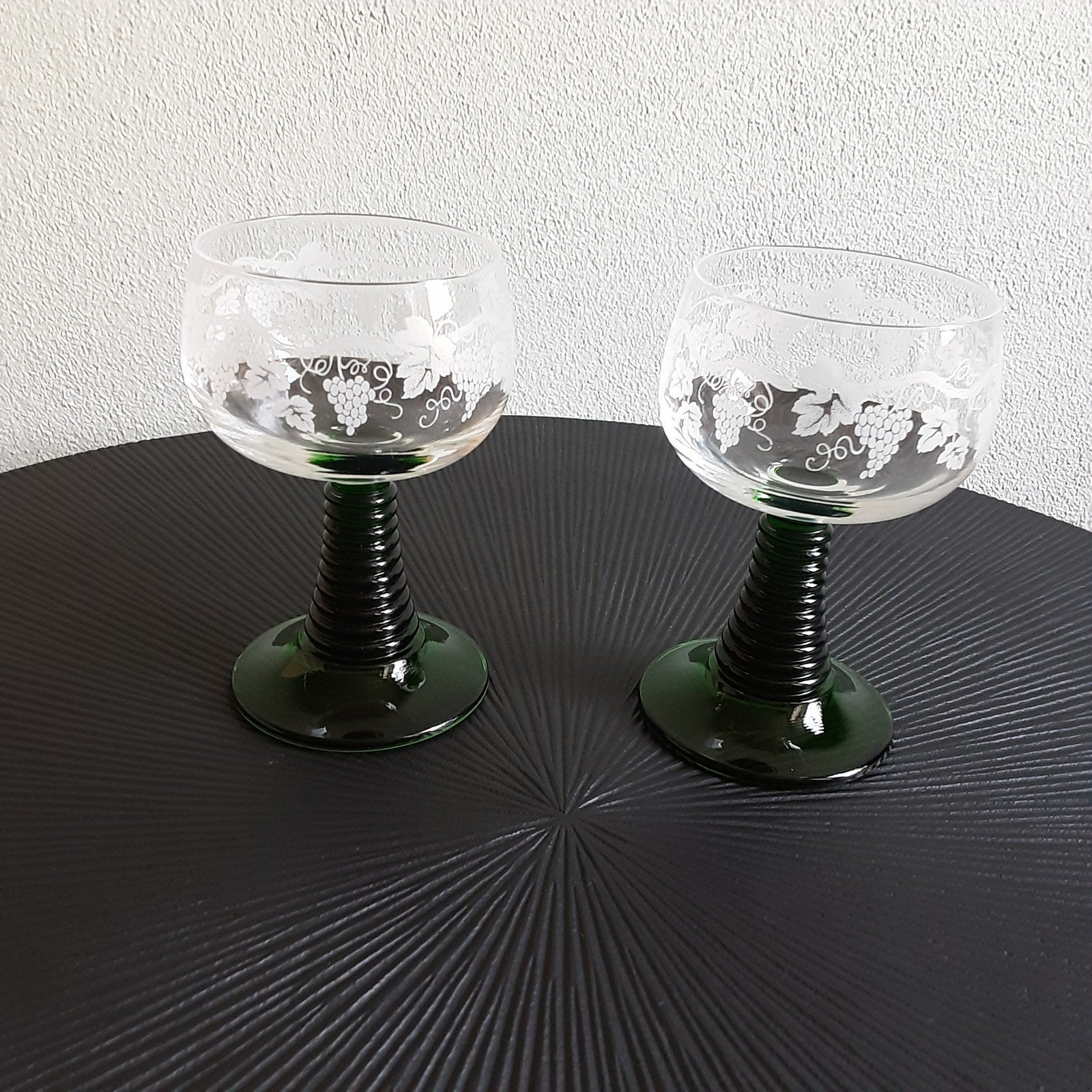 2 Vintage Roemer Wijnglazen met Druivenmotief - Groene Voet, Ophalen