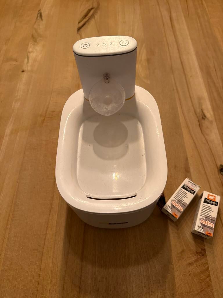 Ferplast waterfontein met 4 nieuwe filters, Dieren en Toebehoren, Ophalen, Gebruikt