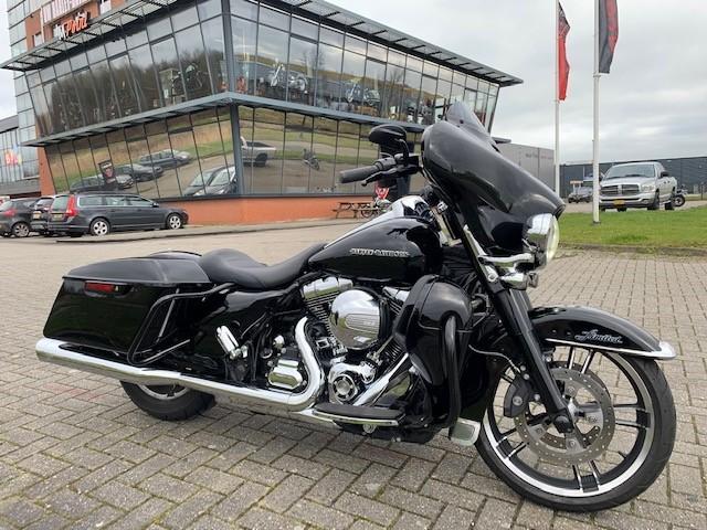 Harley-Davidson FLHTK LIMITED STREETGLIDE FLHX (bj 2014), Dopplerlaan 26
9207 HC  Drachten, NL, H-D Benelux B.V., Bedrijf, Info@m-point.frl