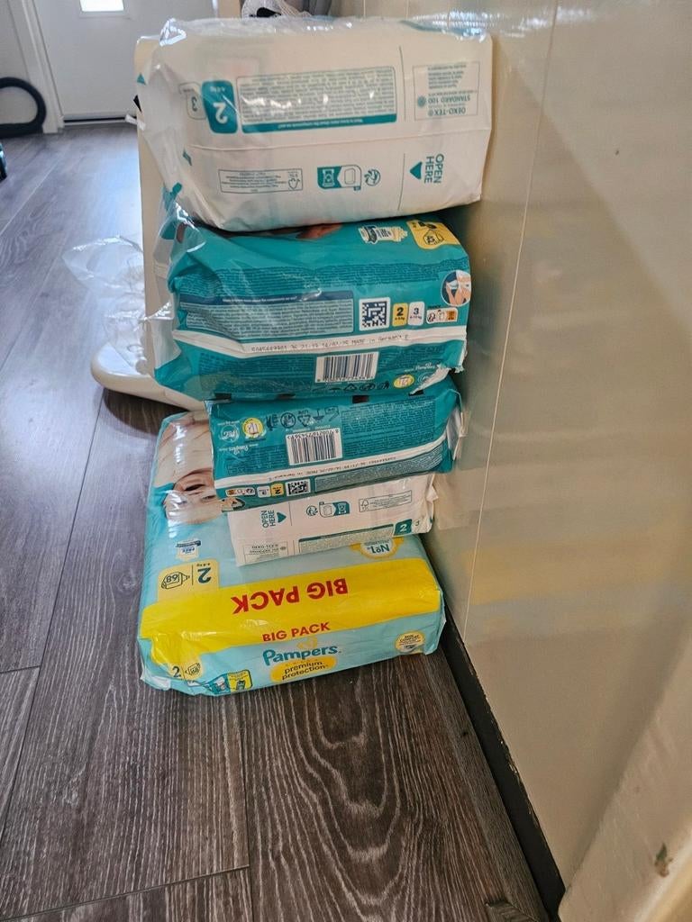Pampers maat 2 - Premium Protection en Baby-Dry, Ophalen of Verzenden, Zo goed als nieuw