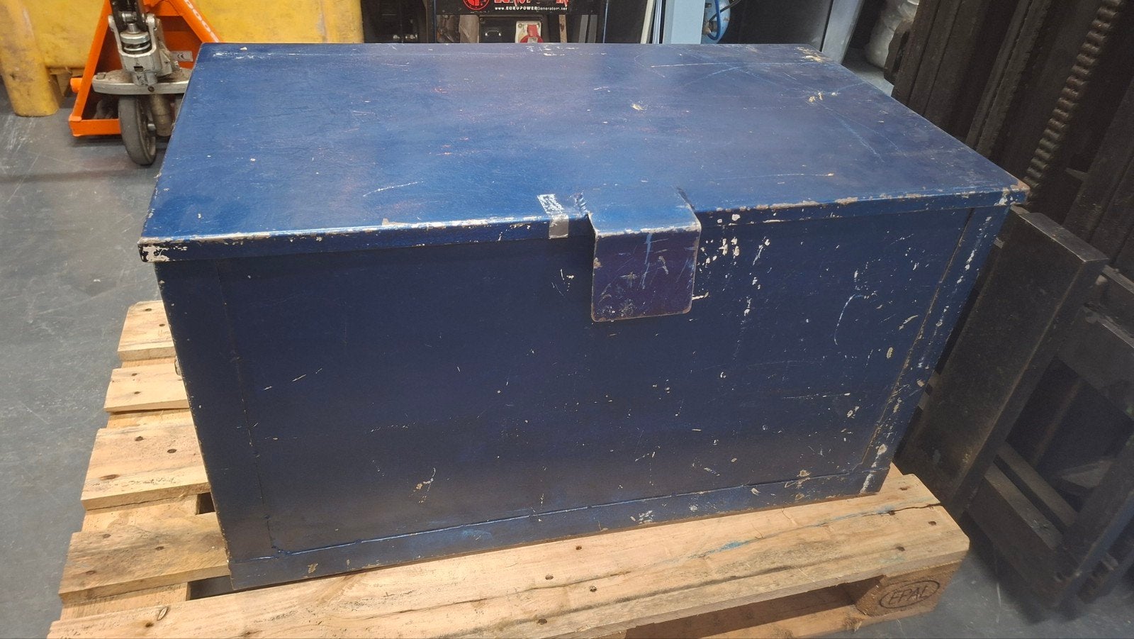 Stalen gereedschaps kisten voor in een bus tegen diefstal, Ophalen, Gebruikt, ., .