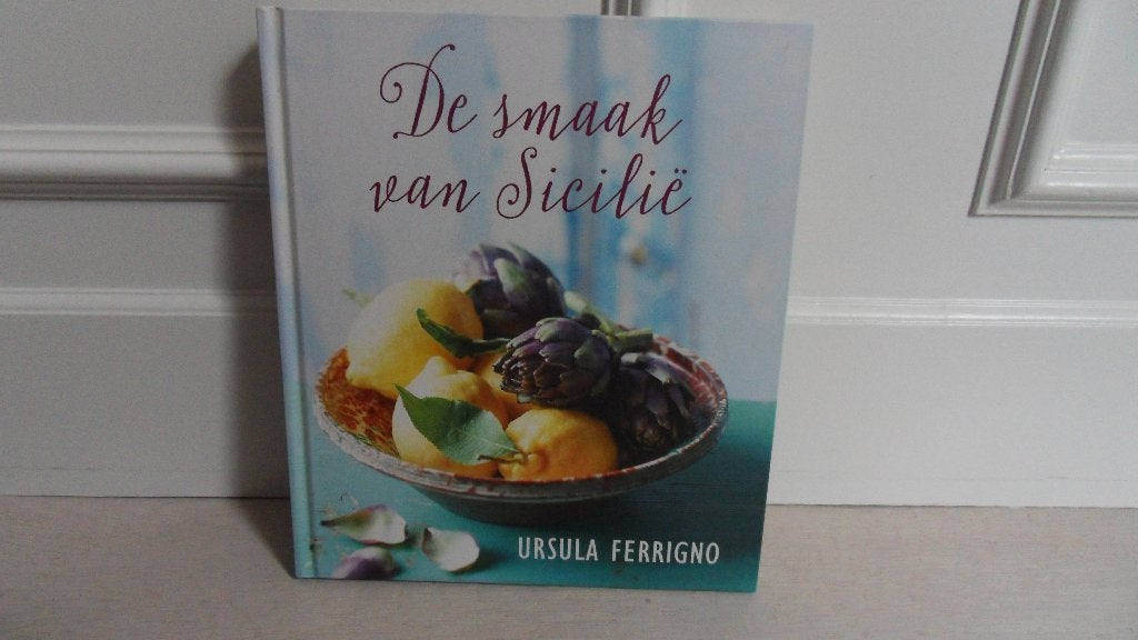Ursuala Ferrigno : De smaak van Sicilië / Sicilie, Boeken, Ophalen of Verzenden, Gelezen, Italië
