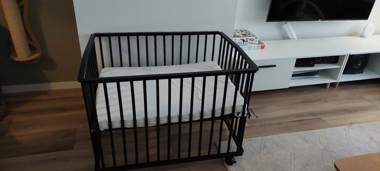 Zwarte opvouwbare box met wieltjes en matras, Ophalen, Gebruikt, Vierkant, Wieltjes