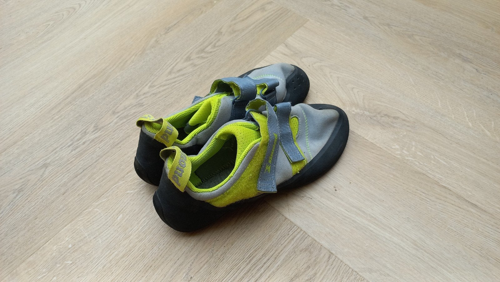 Klimschoenen voor kinderen - Zo goed als nieuw, Sport en Fitness, Klimsport, Ophalen, Zo goed als nieuw, Klimsportschoenen