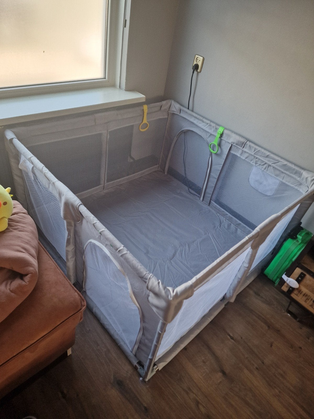 Grijze babybox met gaaswanden, 120x120 cm, Ophalen of Verzenden, Gebruikt, Vierkant