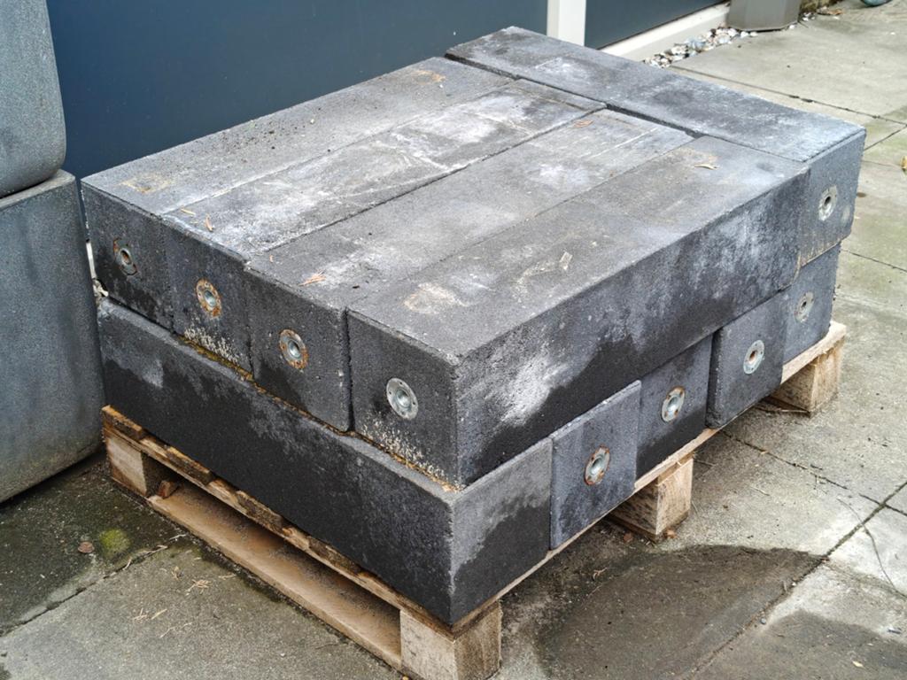 Betonnen poeren voor tuinhuis, overkapping, picknick tafel, Ophalen, Nieuw