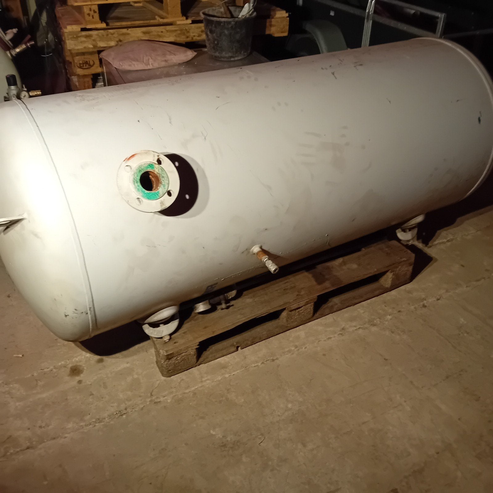 Staande luchttank 1000 liter, 100 liter of meer, Ophalen, Gebruikt, 10 bar of meer