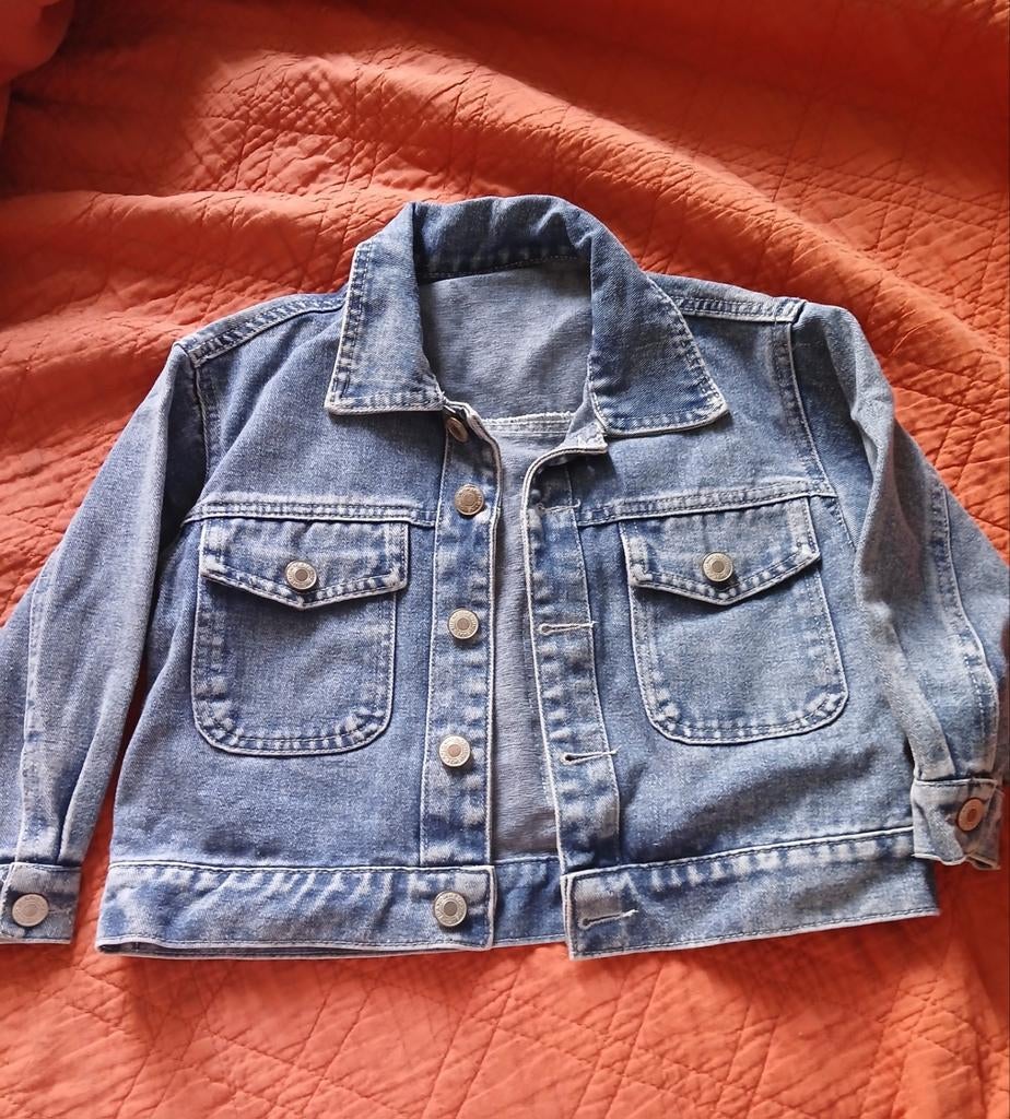 Stoer spijkerjasje met strik maat 110, Kinderen en Baby's, Kinderkleding | Maat 110, Gebruikt, Meisje, Ophalen of Verzenden, Onbekend