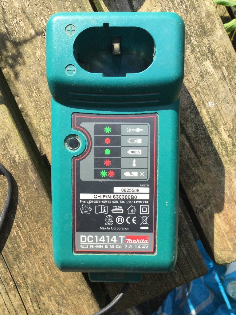 accu's en oplader voor schroefmachine Makita 9.6 Volt, Ophalen, Gebruikt, Variabele snelheid, Boor- en Schroefmachine