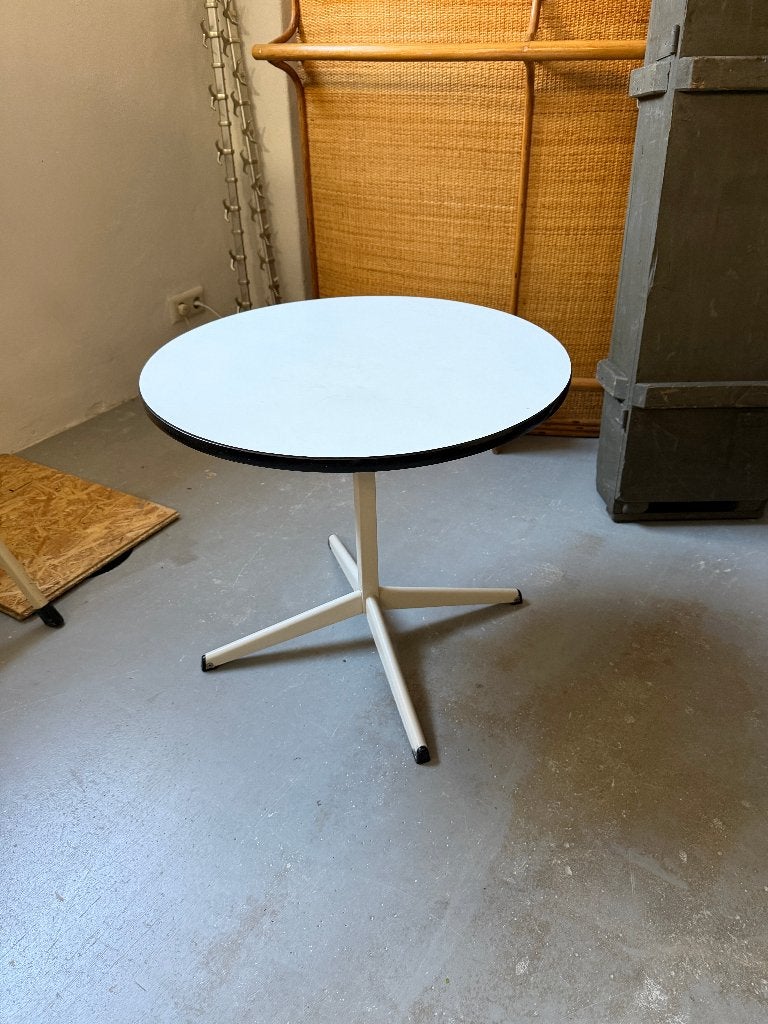 Vintage ronde bijzettafel, schooltafel, plantentafeltje, Ophalen