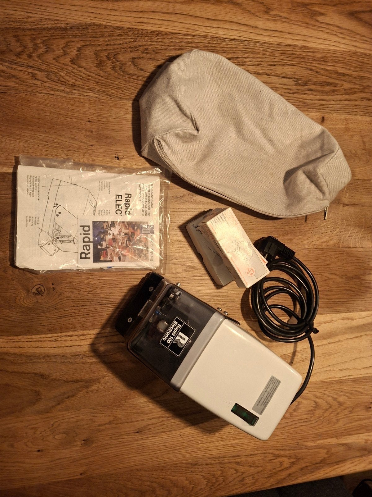 Rapid 100 Electronic nietmachine. elektrische, Ophalen of Verzenden