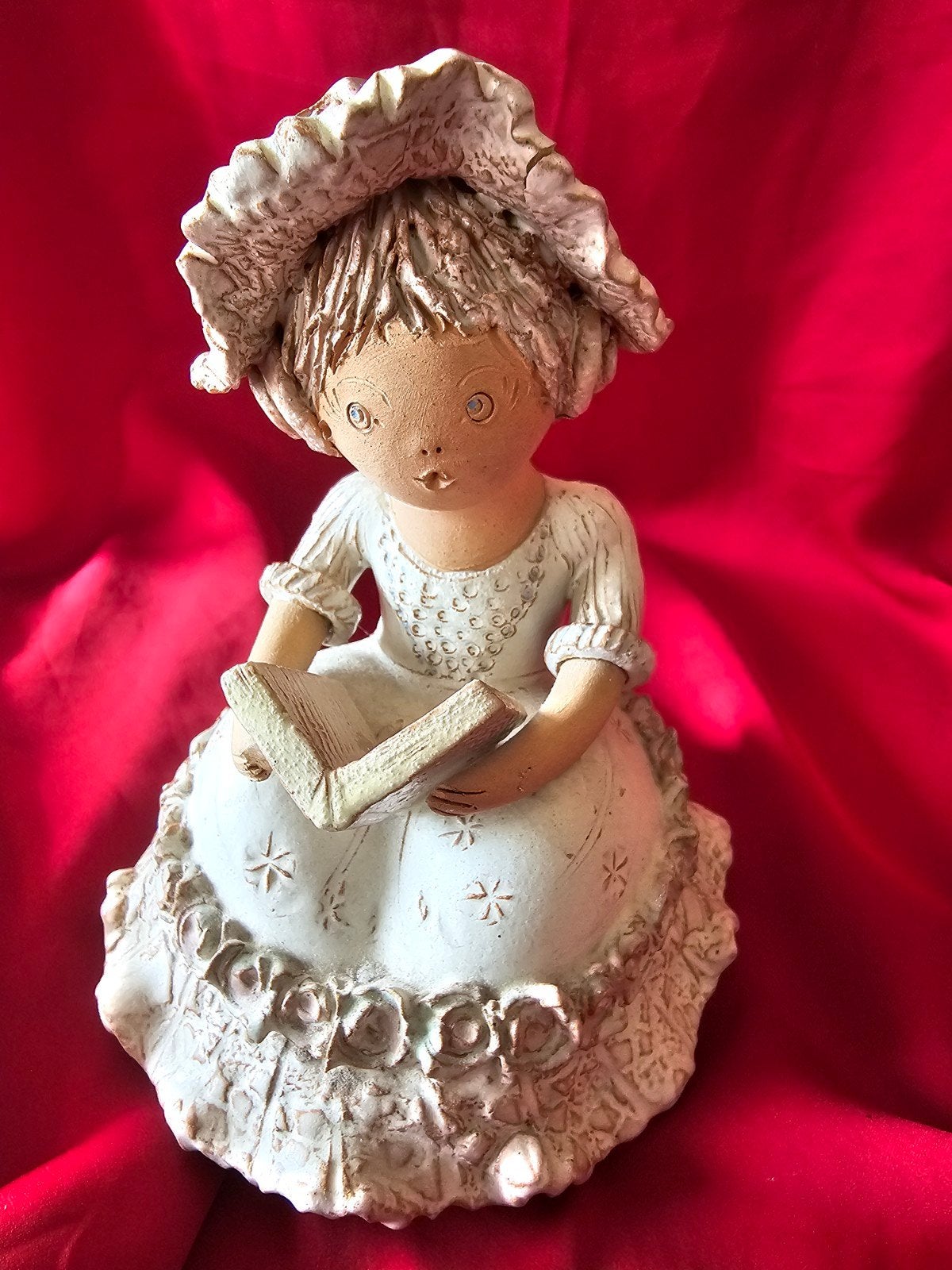 Vintage Terracotta Beeld Lezend Meisje Handgemaakt Hongarij, Ophalen of Verzenden, Gebruikt, Mens