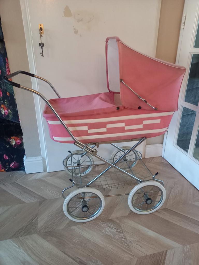 Vintage engelse roze poppenwagen kinderwagen, Ophalen