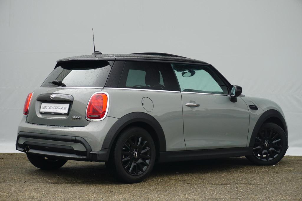 MINI 3-deurs Cooper Essential Uitvoering | Panoramadak | Nav, Voorwielaandrijving, Gebruikt, Met garantie (alle), 4 stoelen