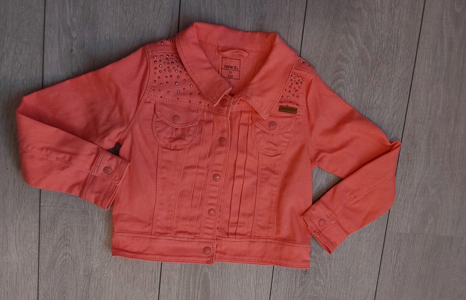 Prachtig koraalroze denim jasje van Name It maat 110, Meisje, Ophalen of Verzenden, Zo goed als nieuw, Name It