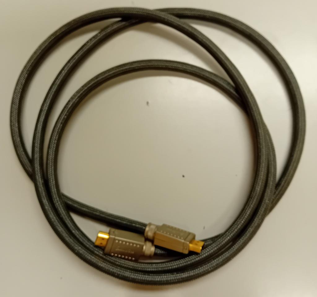 Te Koop: Een twee meter lange HDMI kabel.  , Ophalen of Verzenden, Gebruikt, Minder dan 2 meter, HDMI-kabel