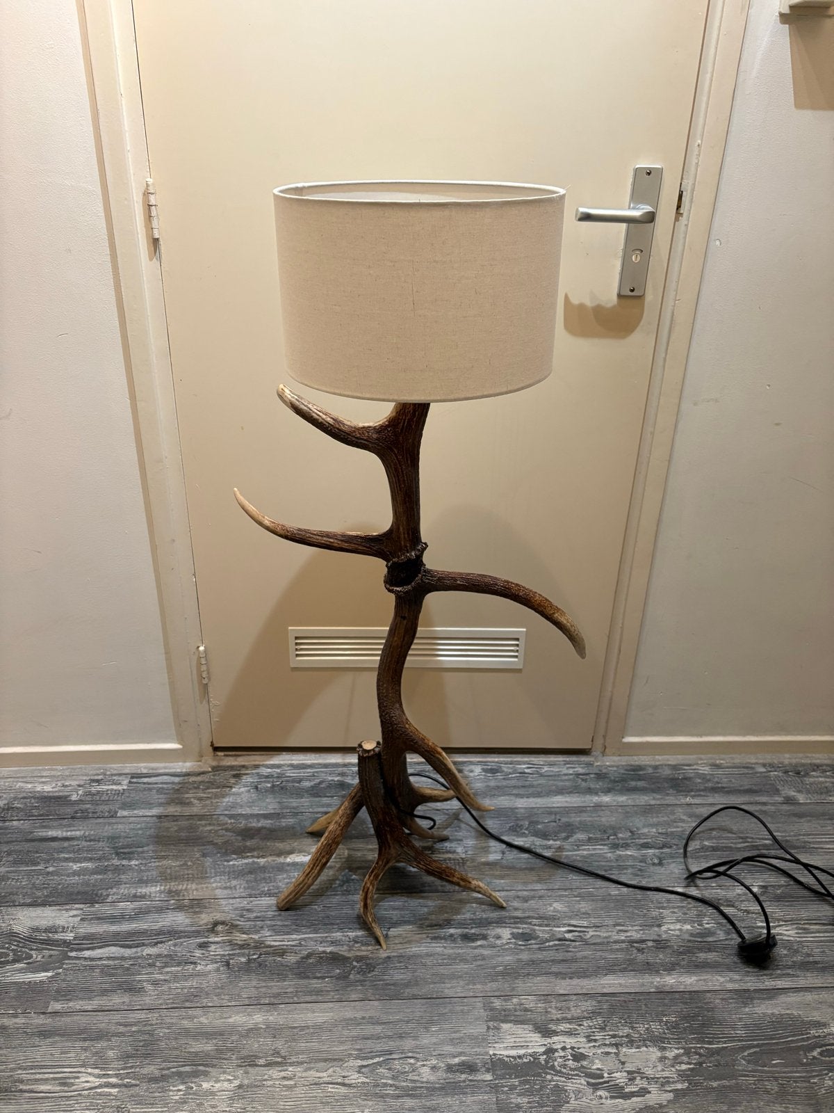 Gewei lamp, Unieke vloerlamp van echt hertengewei, Ophalen, Gebruikt, 100 tot 150 cm, Natuurlijk materiaal