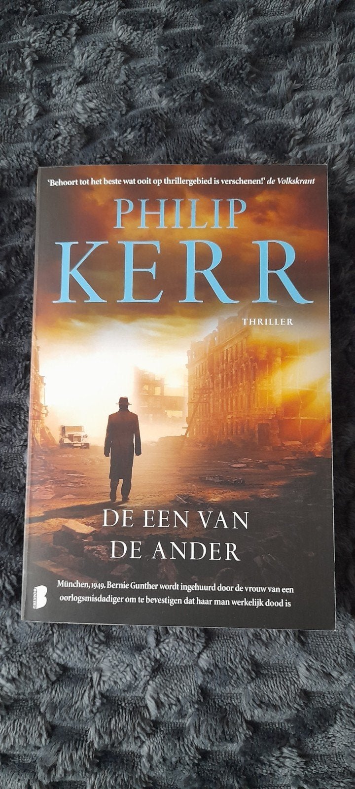 Philip Kerr - De een van de ander, Boeken, Thrillers, Ophalen of Verzenden, Zo goed als nieuw, Philip Kerr