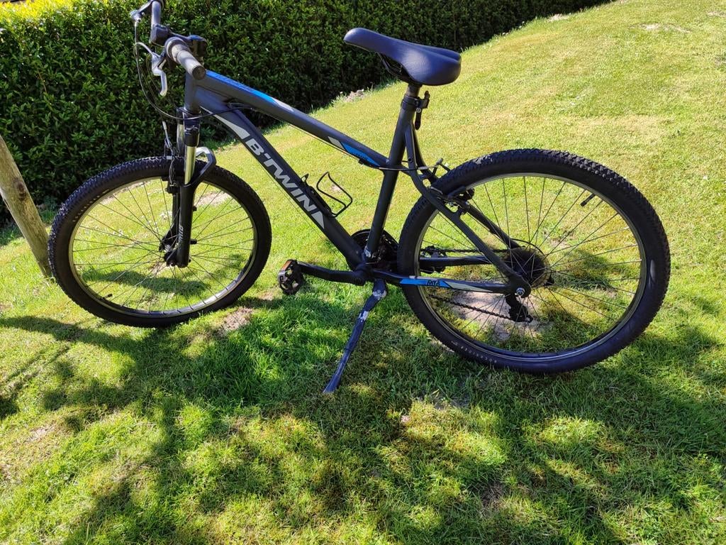 B'Twin Rockrider 340 Mountainbike - Zwart/Blauw, Fietsen en Brommers, Fietsen | Mountainbikes en ATB, Minder dan 45 cm, Ophalen