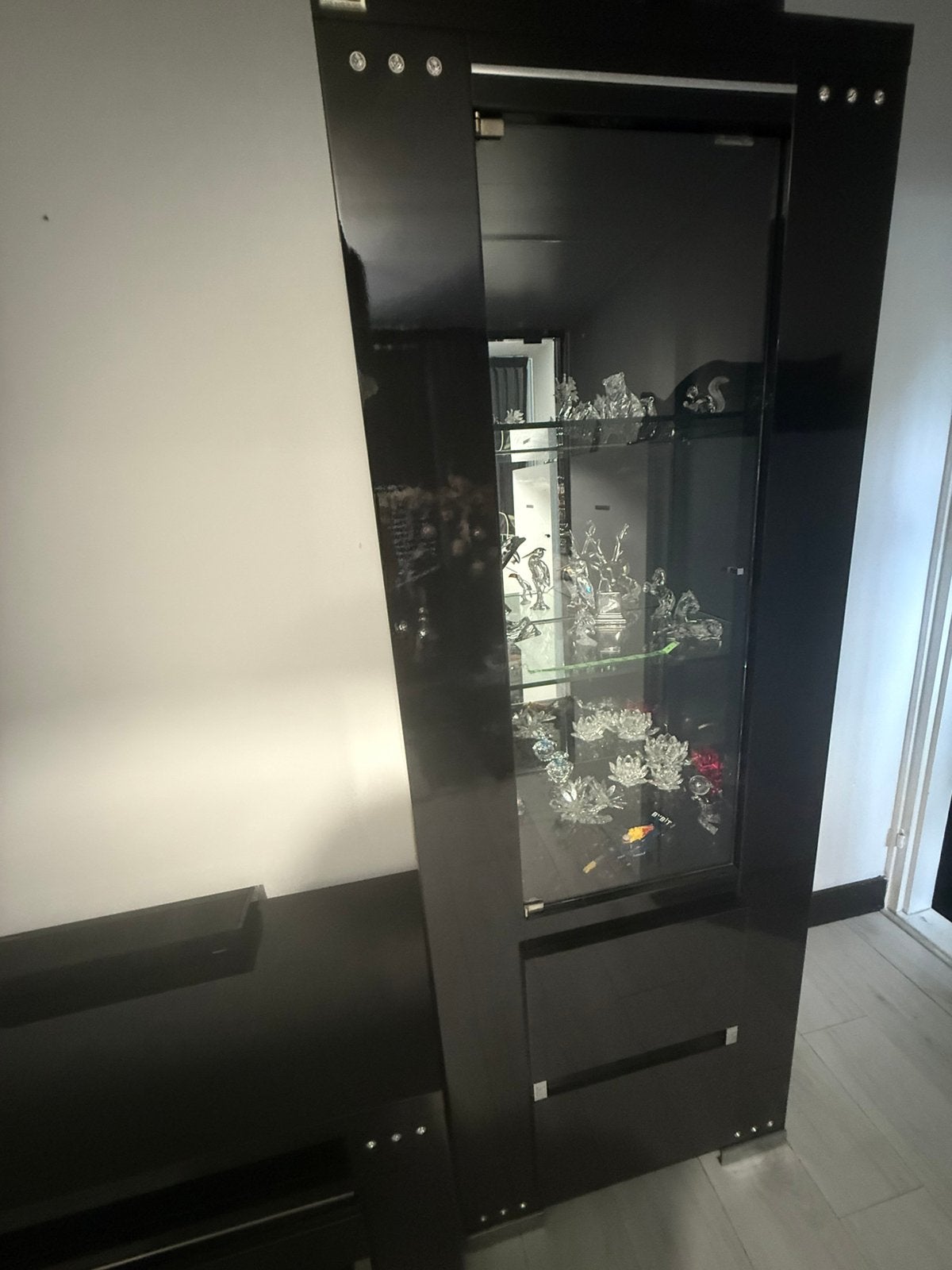 Swarovski kasten merk status, Ophalen, Zo goed als nieuw, 25 tot 50 cm, Minder dan 100 cm