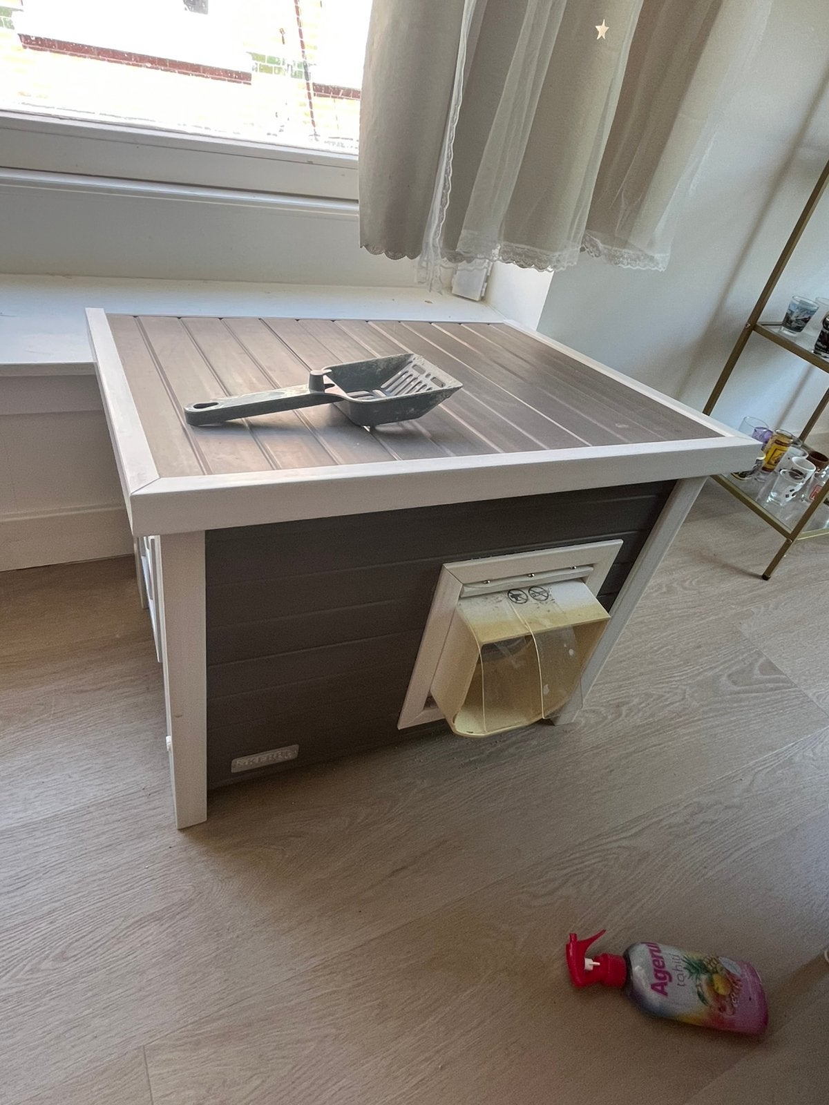 Kattenhuisje met chipluik voor buiten of binnen met bak, Dieren en Toebehoren, Kattenmanden, Ophalen, Zo goed als nieuw