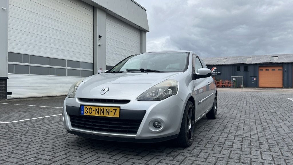 Renault Clio 1.2 Authentique (bj 2010), Auto's, Voorwielaandrijving, 535 kg, 4 cilinders, 1055 kg