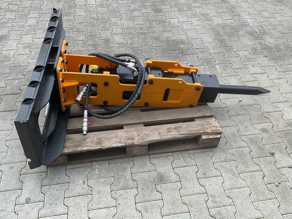 Giyi P680 skid steer breaker Schranklader, Wiellader of Shovel