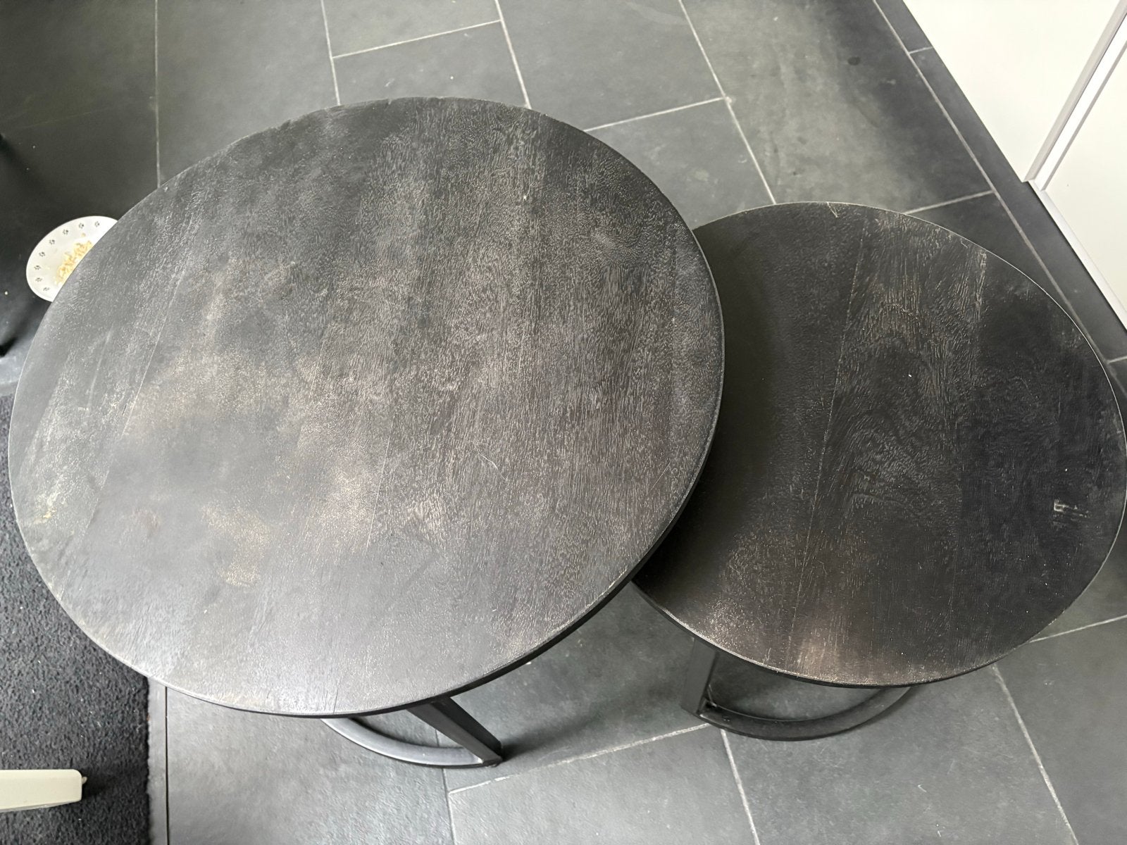 Stijlvolle Bijzettafel Set - Rond, Zwart Hout en Metaal, Minder dan 45 cm, Minder dan 55 cm, Gebruikt, Rond