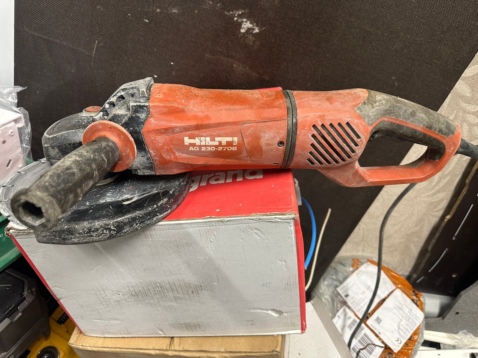 Hilti HAAKSE SLIJPER  AG 230-27DB slijptol, Ophalen, Zo goed als nieuw, 1000 watt of meer, Haakse handslijpmachine