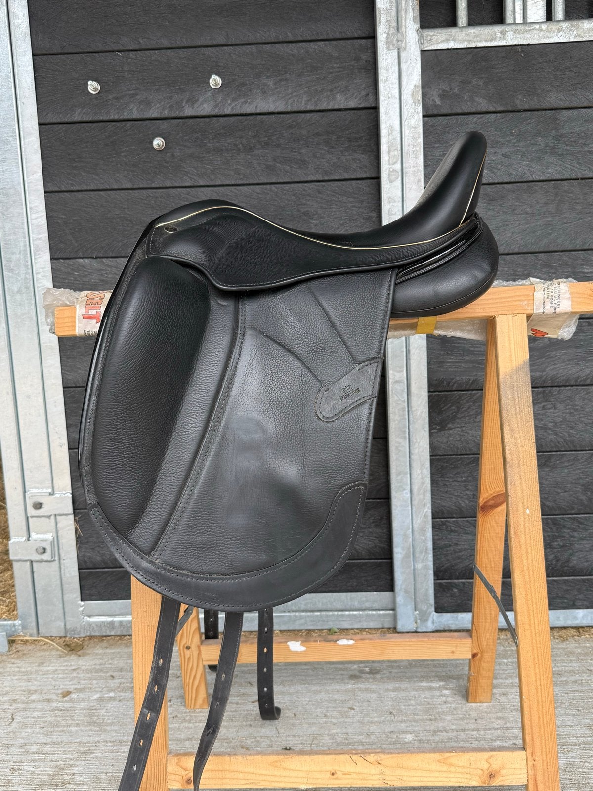 Kingsley D6 dressuurzadel, Dieren en Toebehoren, Ophalen, Dressuur
