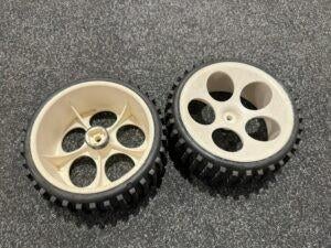 Gezocht Een Set van 2 Baja Wielen, Hobby en Vrije tijd, Modelbouw | Radiografisch | Auto's, Ophalen of Verzenden, Gebruikt, Benzine