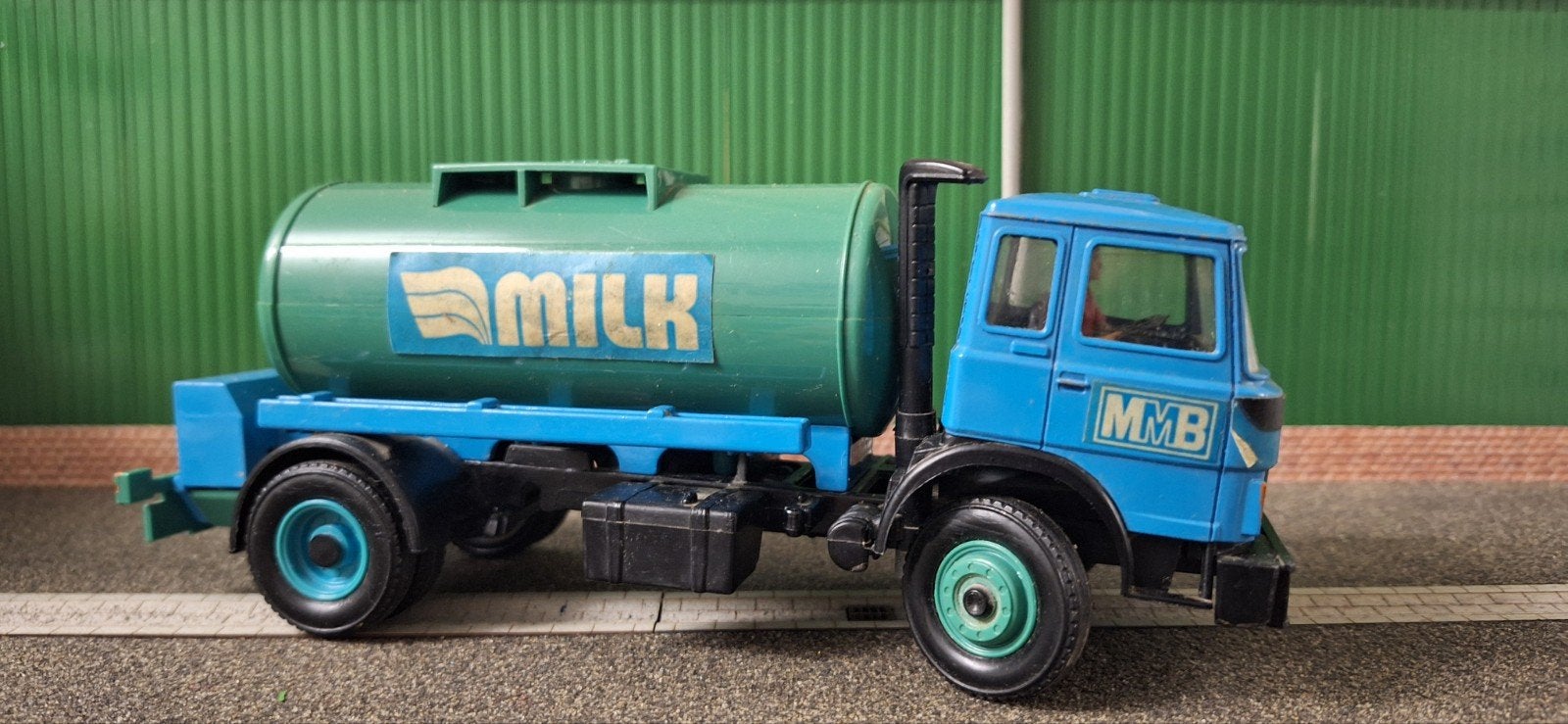 Leyland milktruck rmo Britains Siku, Ophalen of Verzenden, Gebruikt, Tractor of Landbouw, Britains