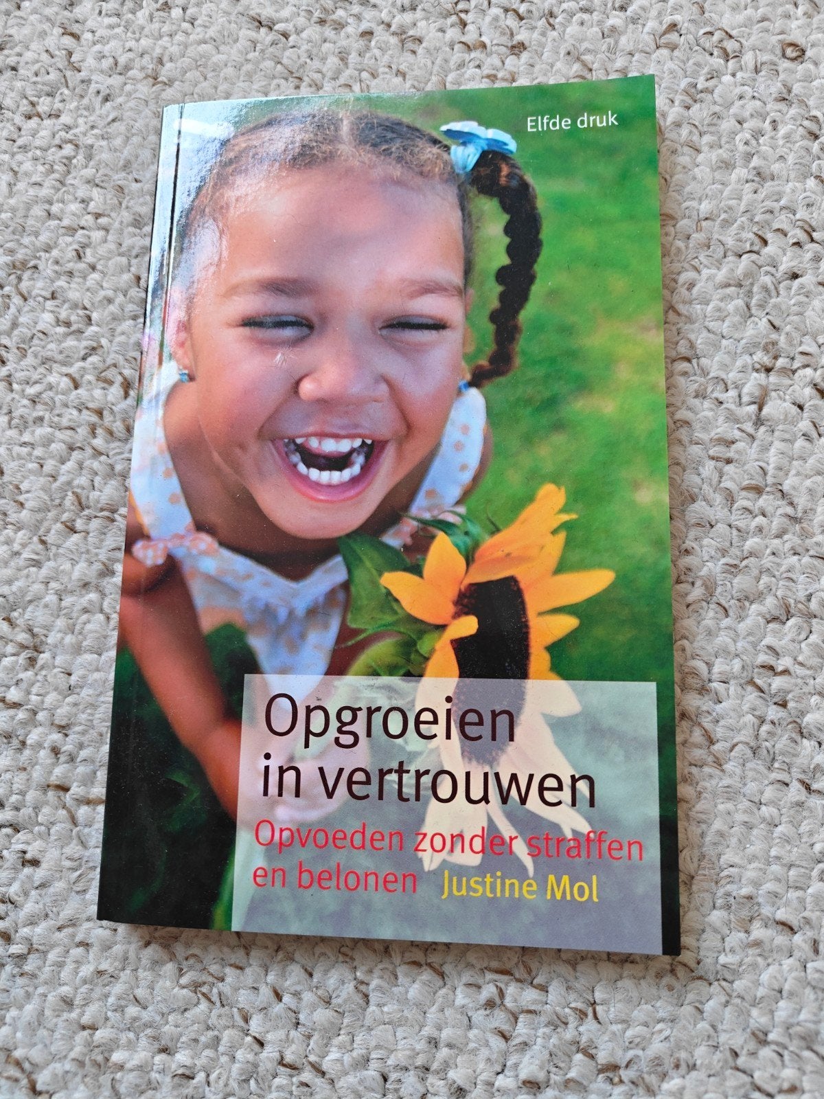 J. Mol - Opgroeien in vertrouwen, Boeken, J. Mol, Zwangerschap en Bevalling, Ophalen of Verzenden, Zo goed als nieuw