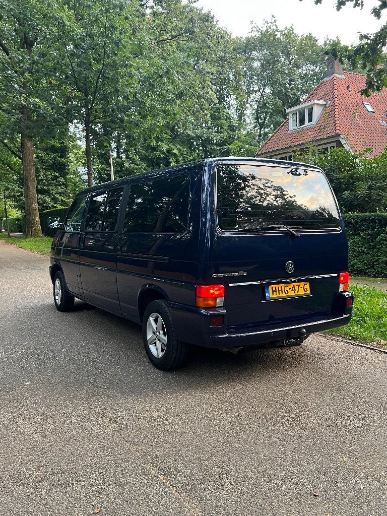 VW T4 Transporter Caravelle 2.5 Benzine L2H1 8-Pers. 235k km, Auto's, 8 stoelen, Blauw, 116 pk, Handgeschakeld