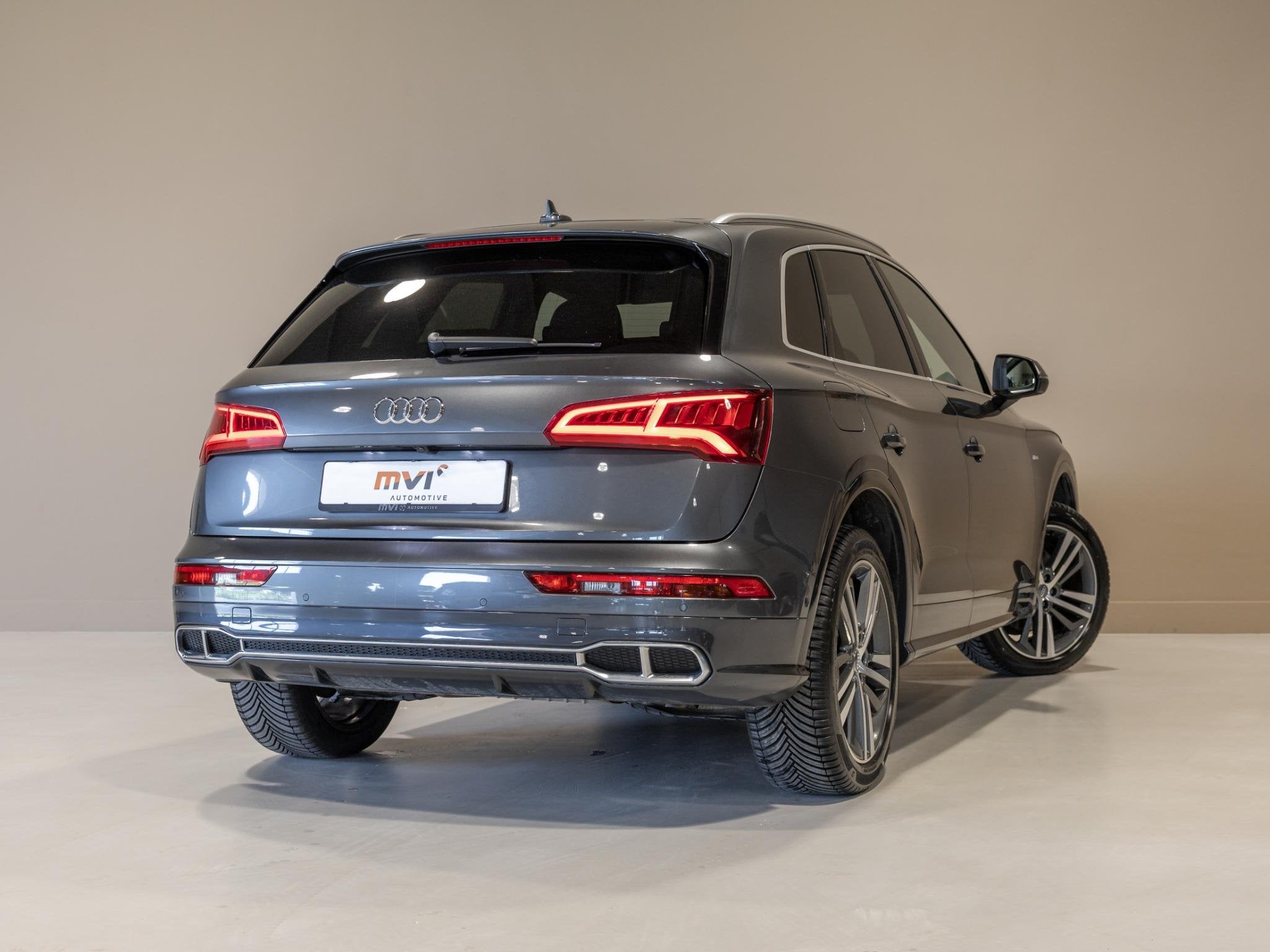 Audi Q5 55 TFSI e quattro Competition 367pk / Panorama dak /, Auto's, Automaat, 4 cilinders, Bedrijf, Adaptive Cruise Control