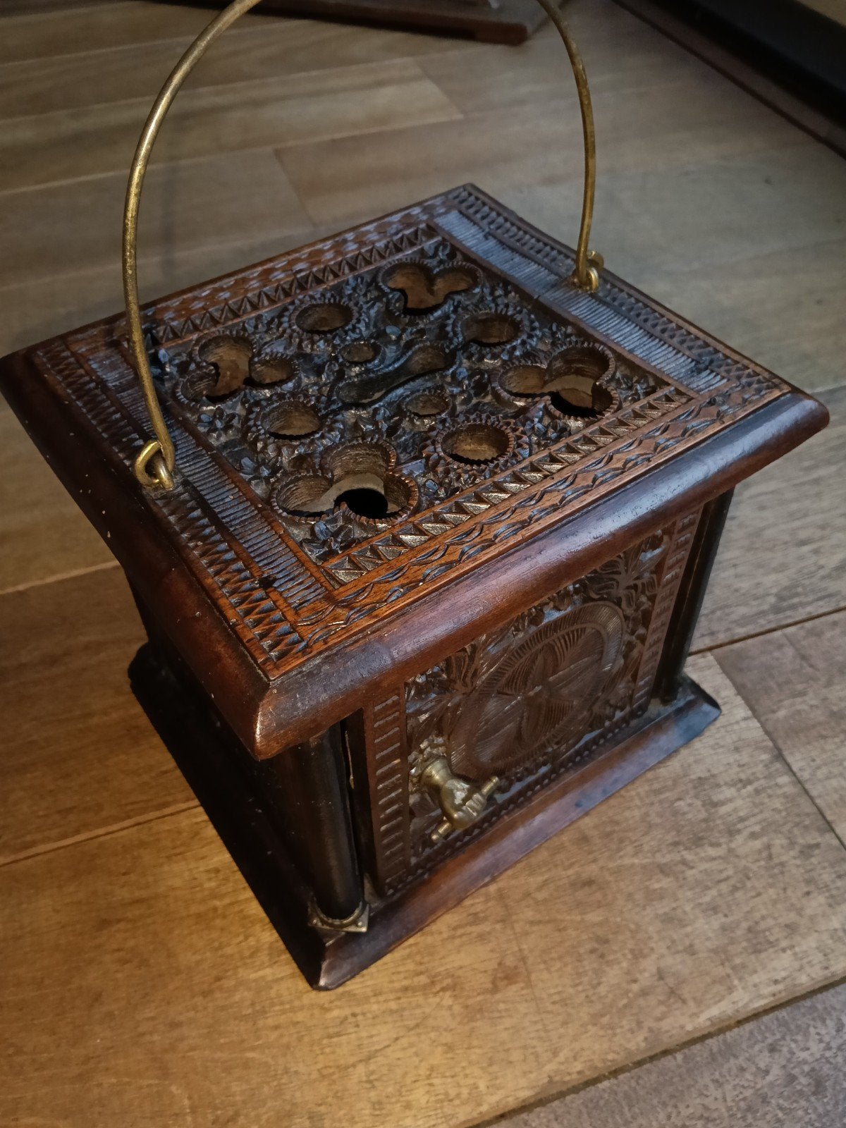 Antieke Stoof met Fries Houtsnijwerk, Antiek en Kunst, Ophalen of Verzenden