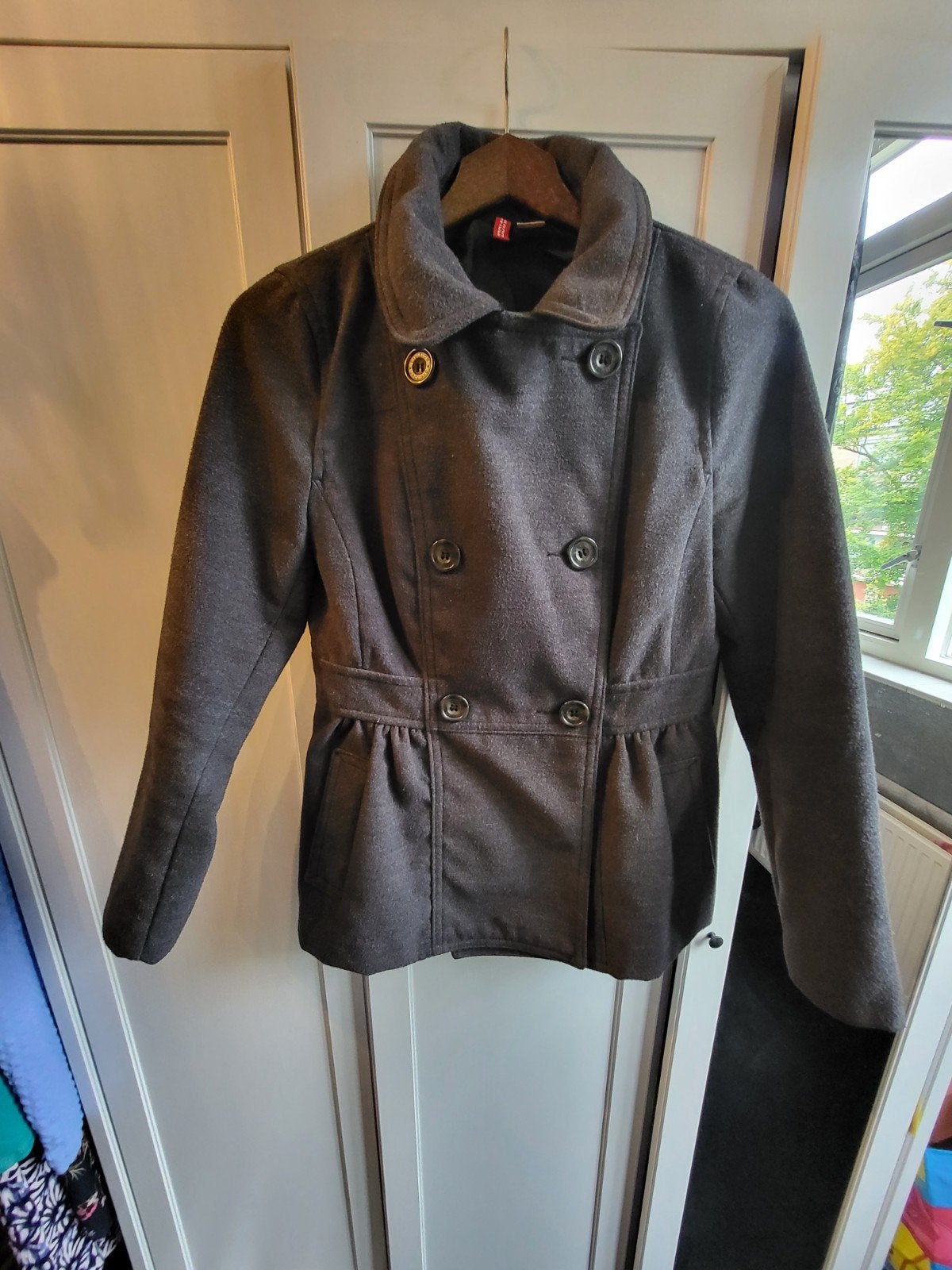 Nette en fijne grijze damesjas Divided - maat M, Maat 38/40 (M), H&M Divided, Ophalen of Verzenden, Zo goed als nieuw